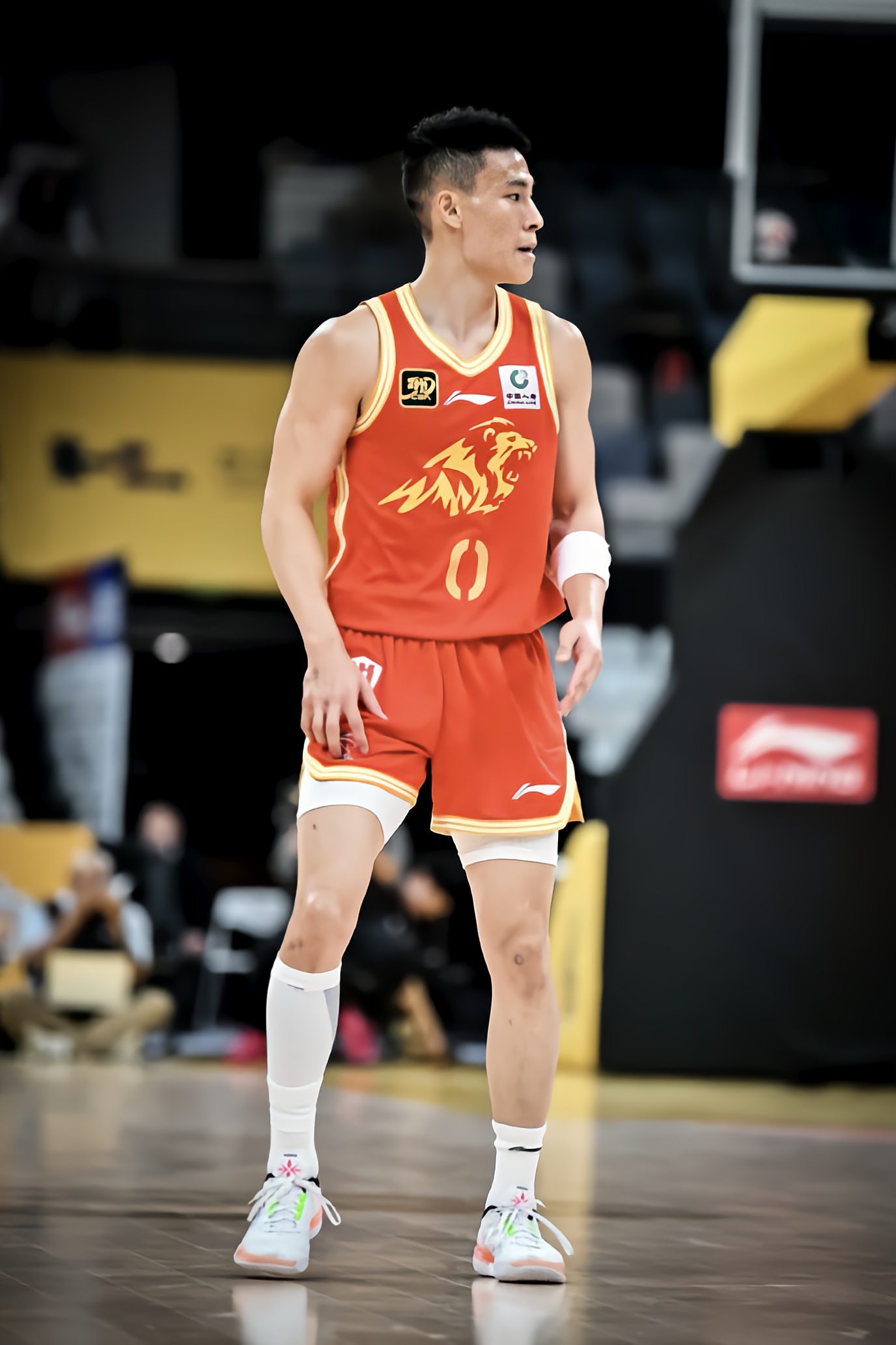 广厦男篮发布备战花絮，赛前复出首秀，CBA季后赛任务艰巨，训练强度明显提升的简单介绍